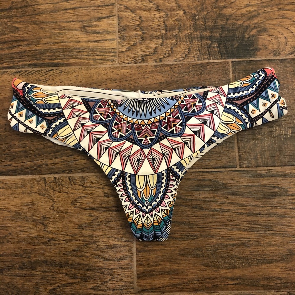 Cheeky bikini bottoms